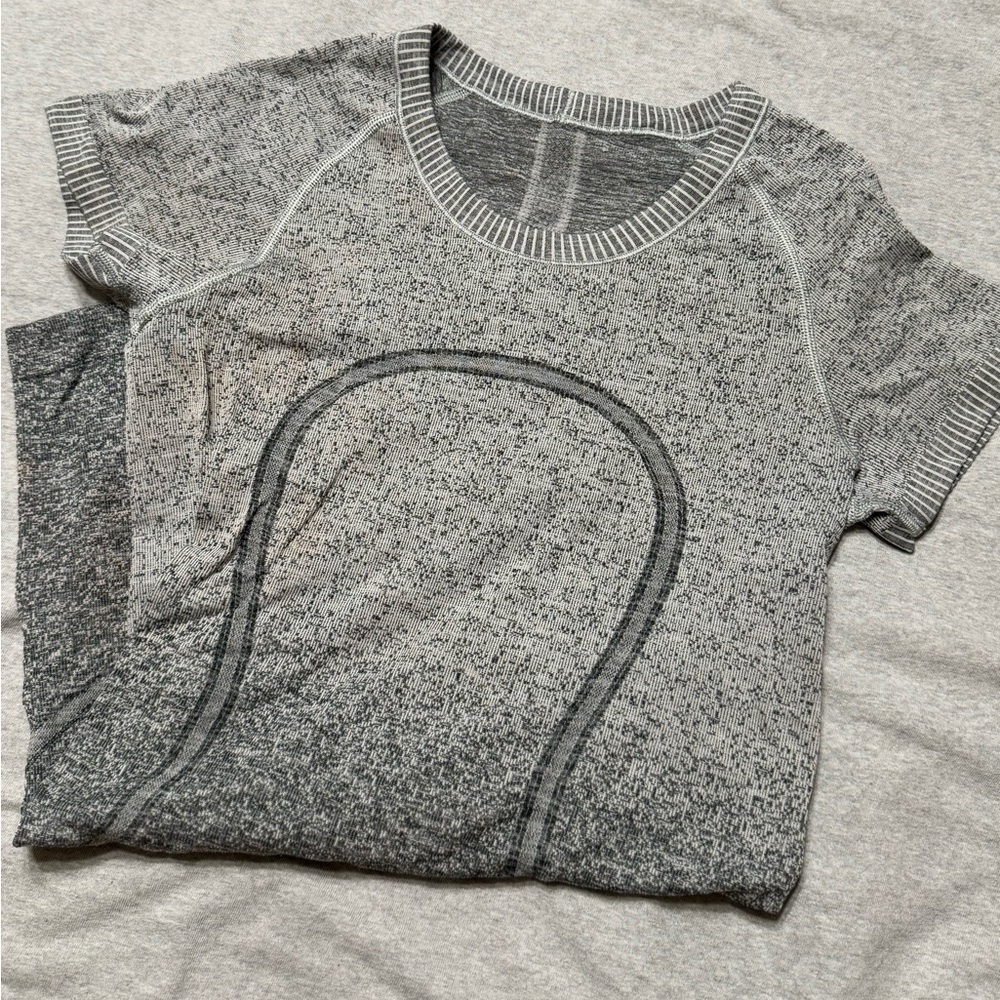 lululemon athletica Gray Short Sleeve Tee